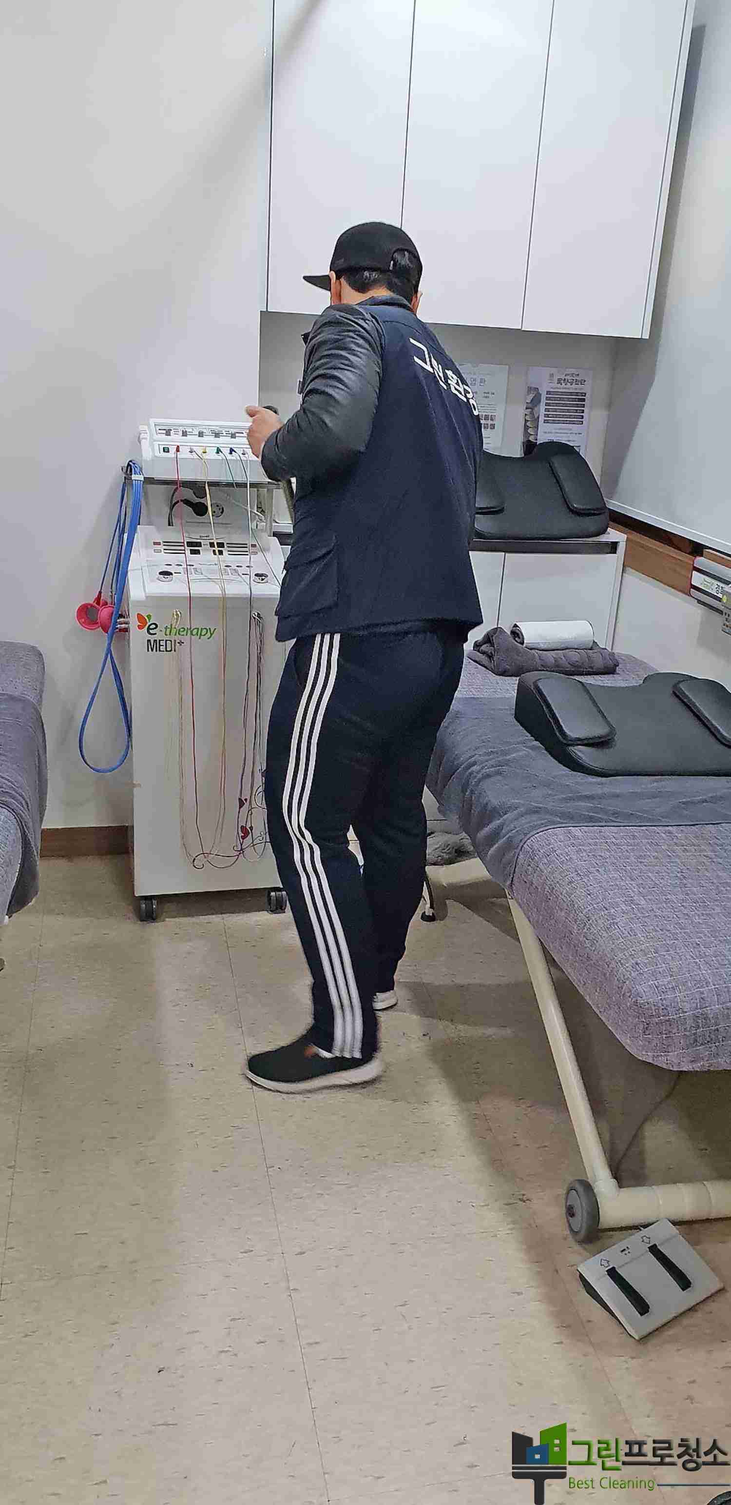 친환경 청소 약제 사용 모습