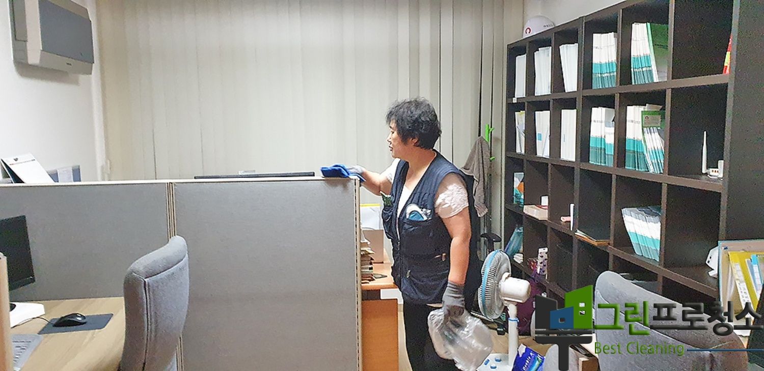 광교 사무실 복도 정기청소 이미지1