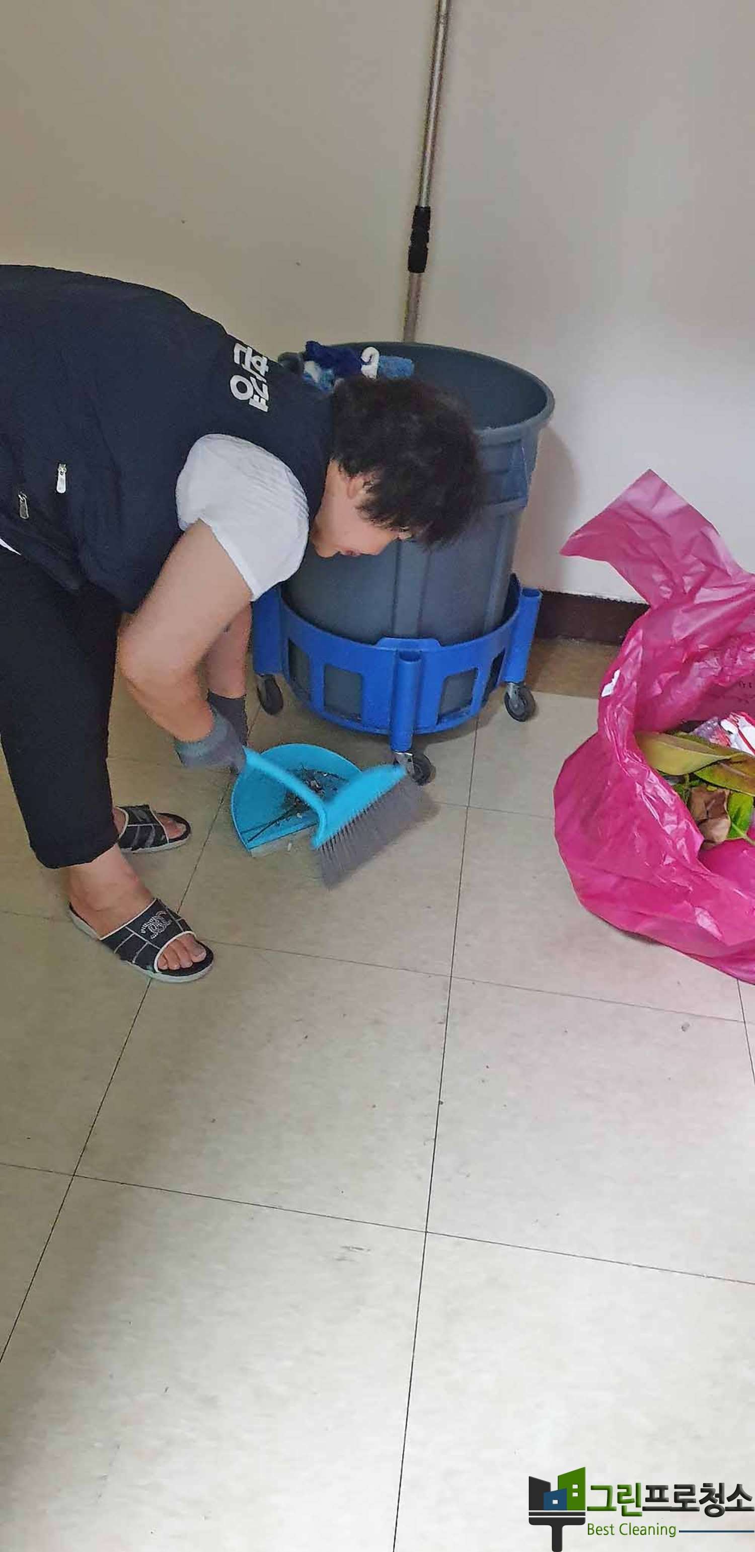광교 사무실 복도 정기청소 이미지6