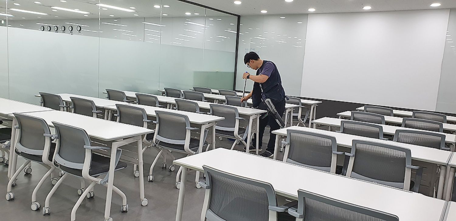 전문 청소장비 작동 이미지