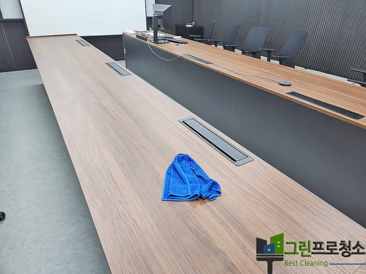 광교 사무실 전문 청소 모습