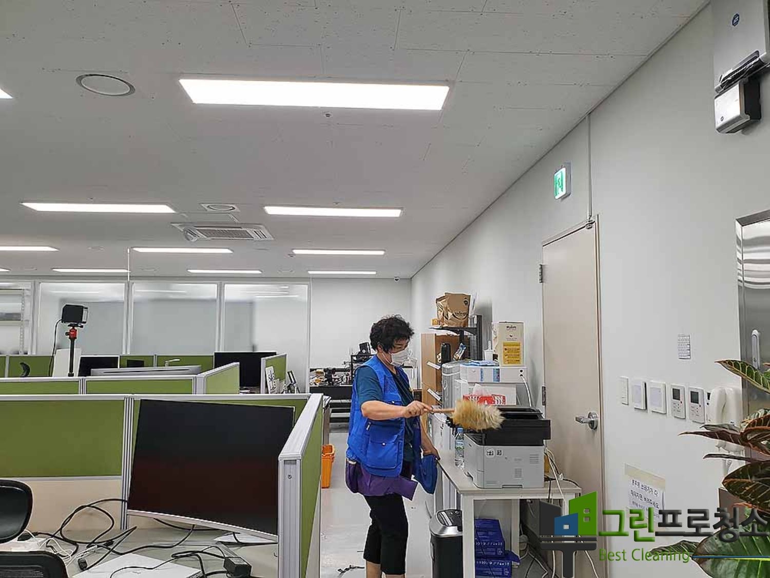 회의실 정기 클리닝 이미지