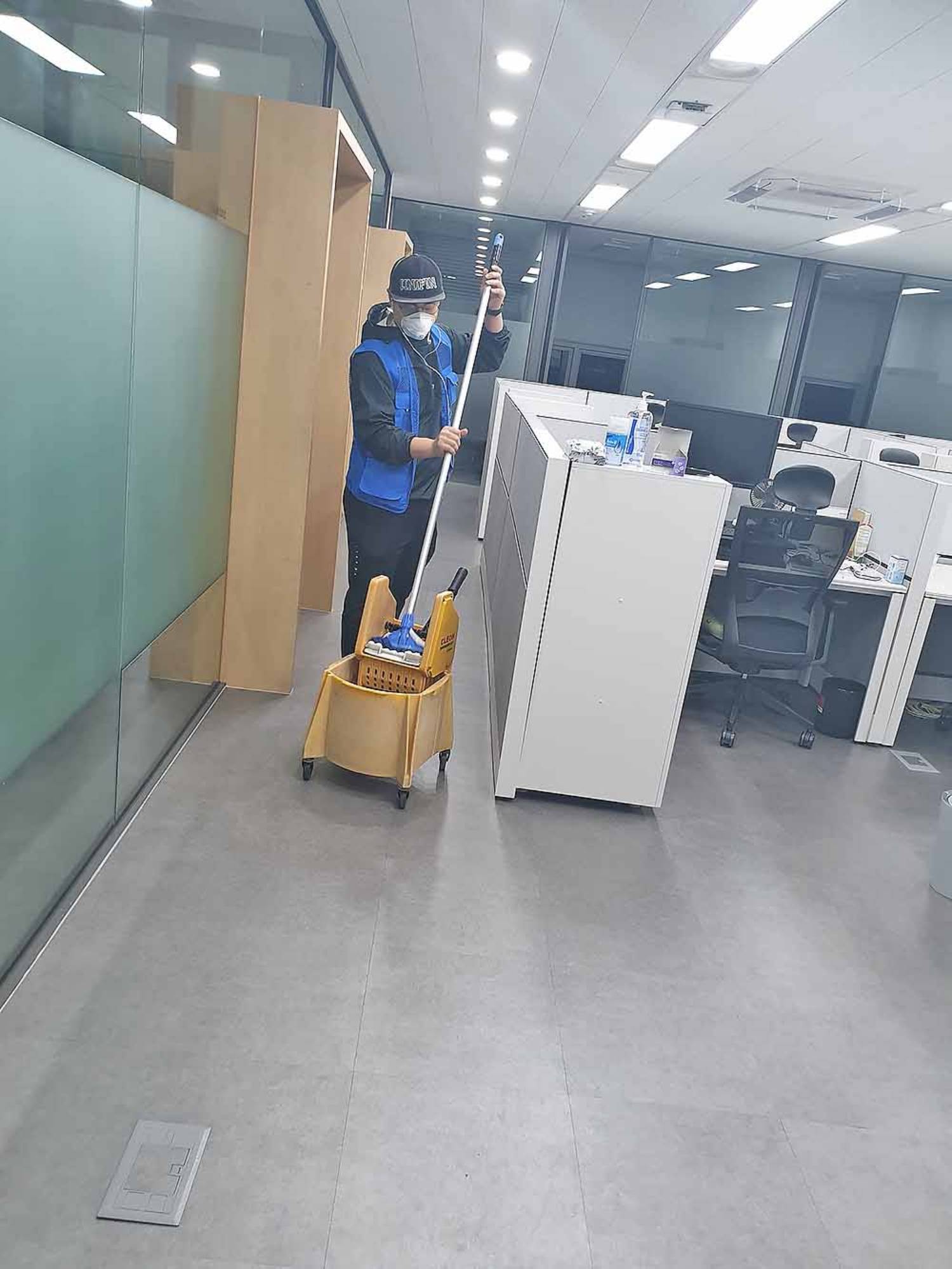 광교 학원 입구 클리닝 현장