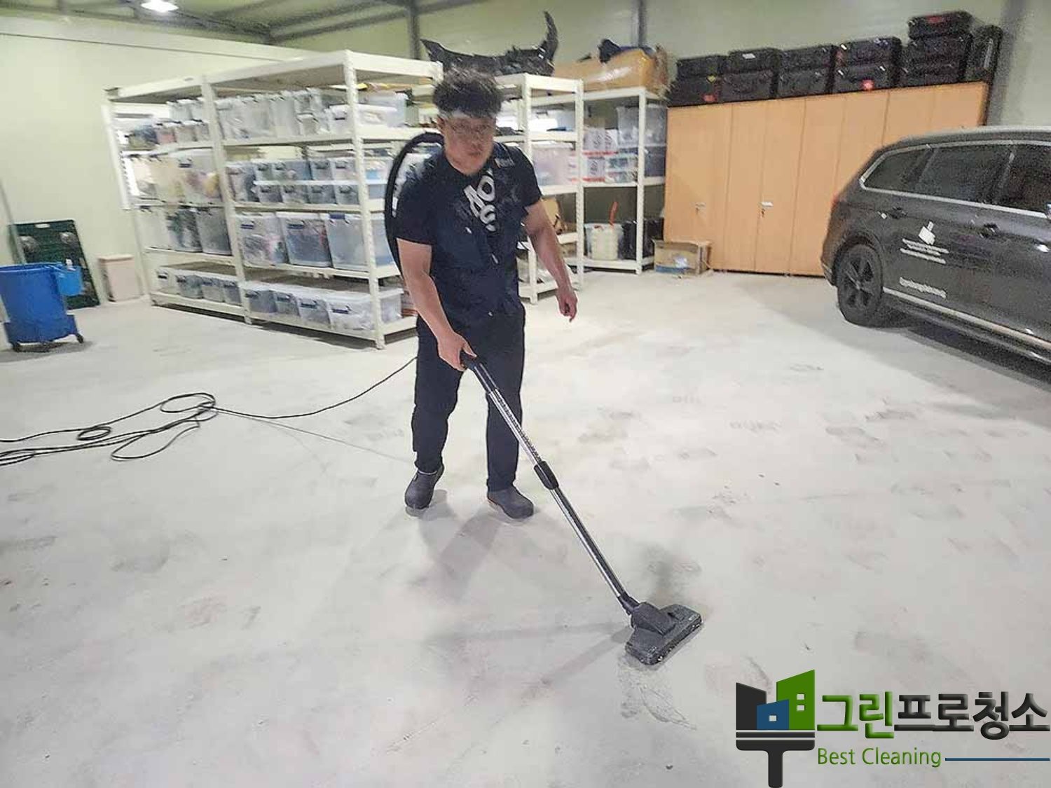 창고 내 폐가구 분해 및 수거