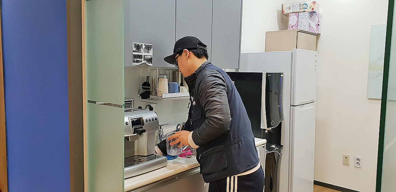 바닥 왁스 청소 이미지3