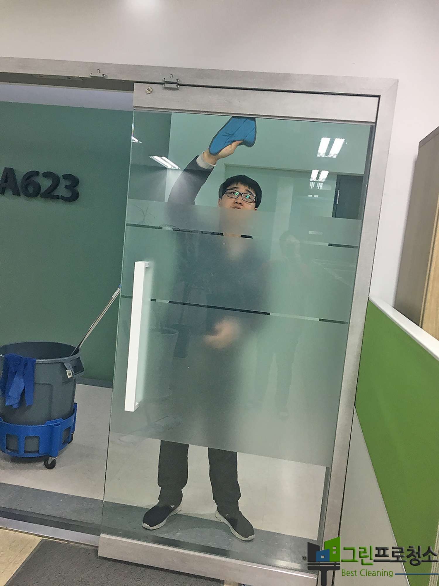 사무실 복도 청소