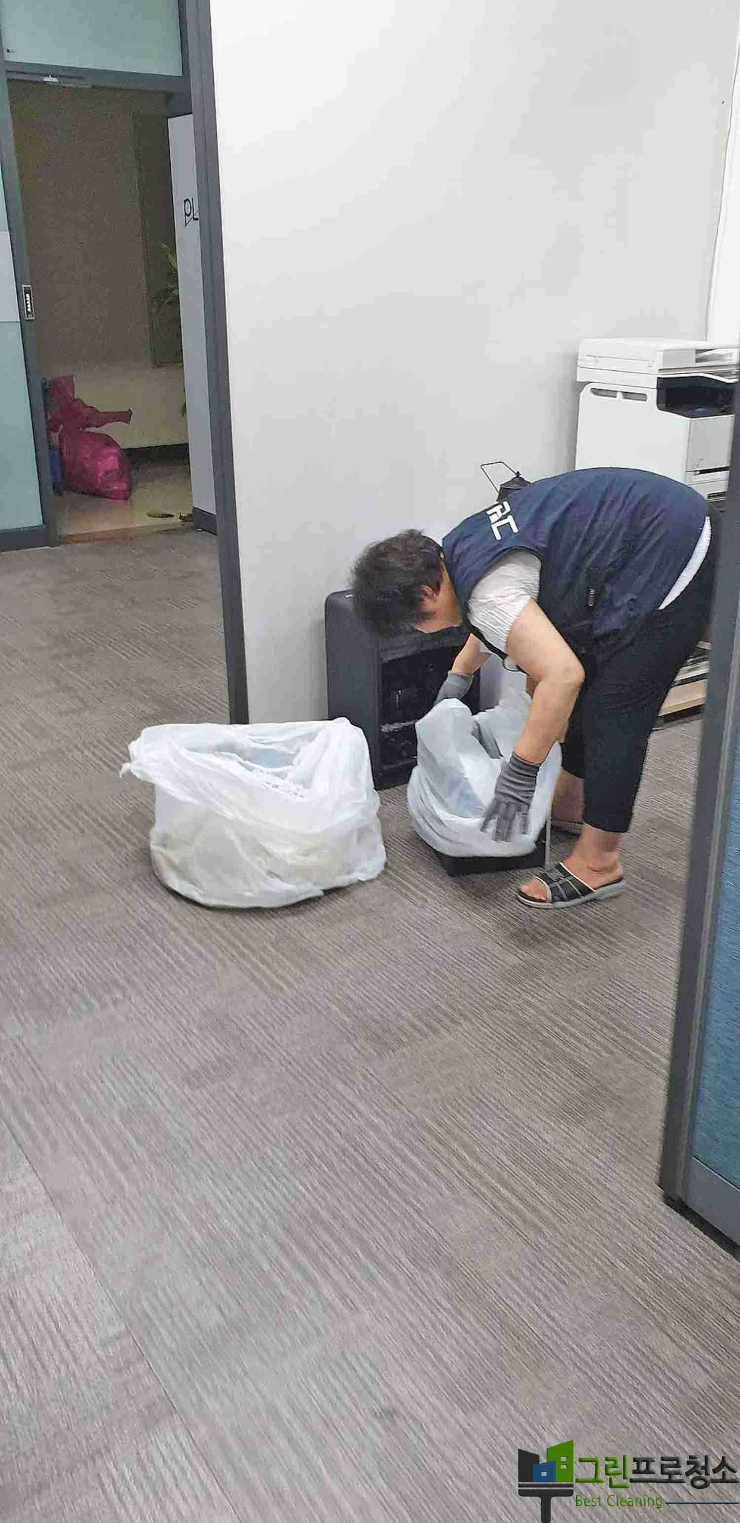 전문 청소 인력 투입